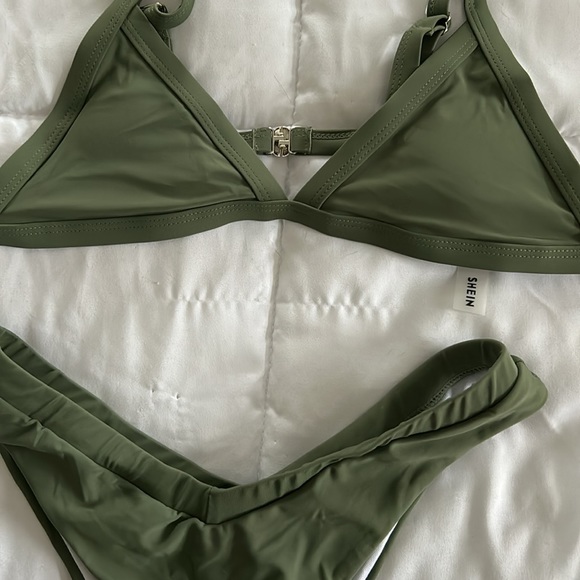 Cupshe green cheeky/thong bikini - Picture 2 of 5